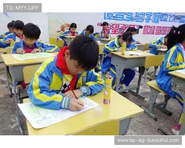 深度解析雷霆足球推球技巧全面提升实战控球突破能力与训练方法的 深度解析雷霆足球推球技巧全面提升实战控球突破能力与训练方法的