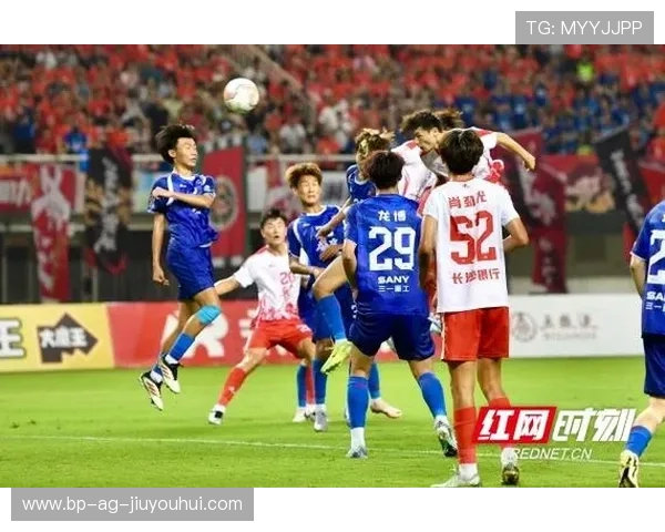 邵阳足球队与益阳足球队激烈对决 展现湘西地区足球新风采